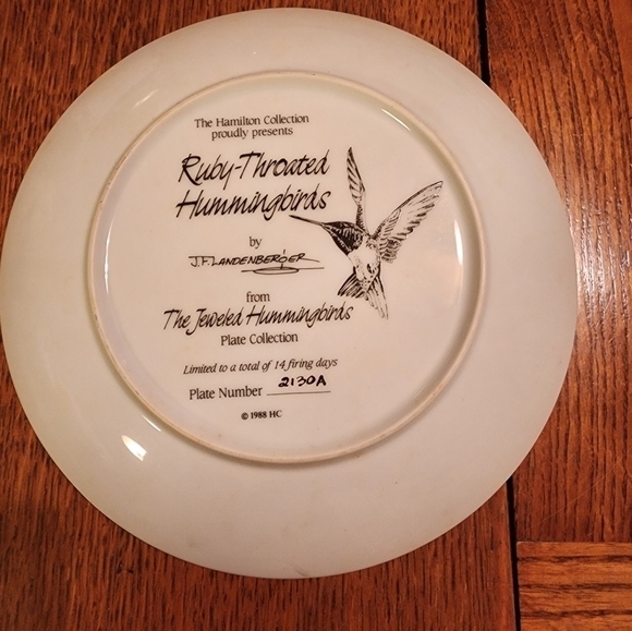 Hamilton Collection Ruby Throated Humming Birds.. 8" with certificate - Picture 2 of 3
